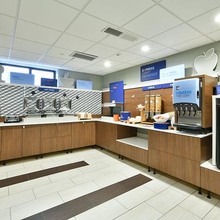 Holiday Inn Express Staten Island West, An Ihg Hotel New York Exteriör bild