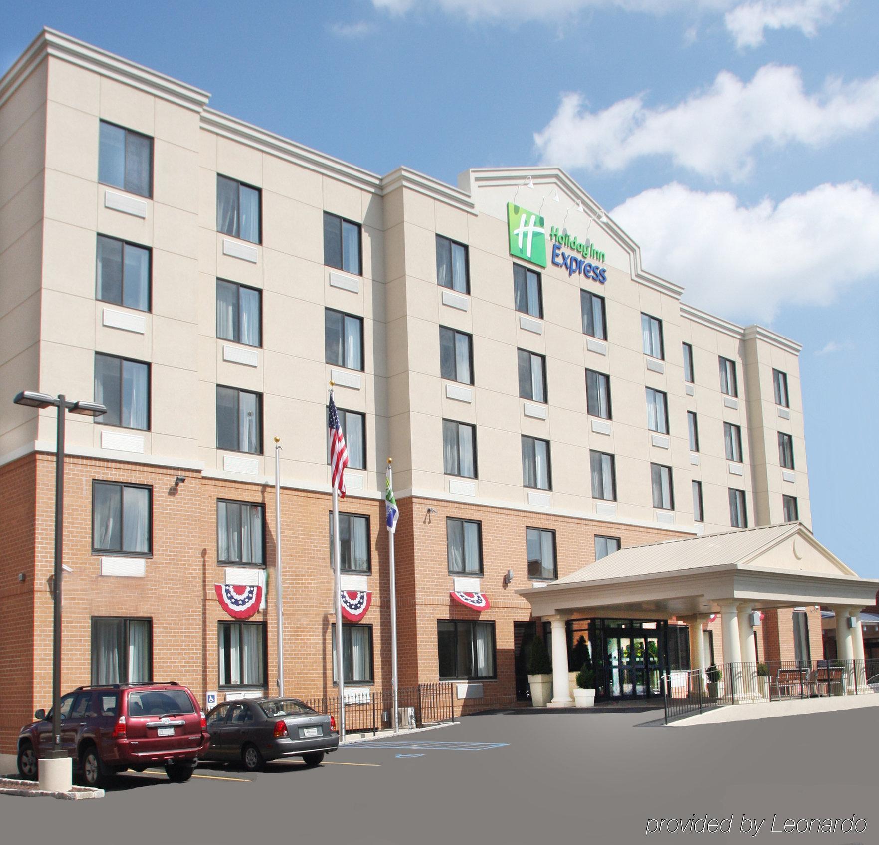 Holiday Inn Express Staten Island West, An Ihg Hotel New York Exteriör bild