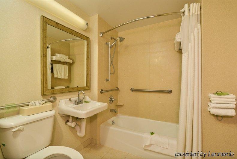 Holiday Inn Express Staten Island West, An Ihg Hotel New York Exteriör bild