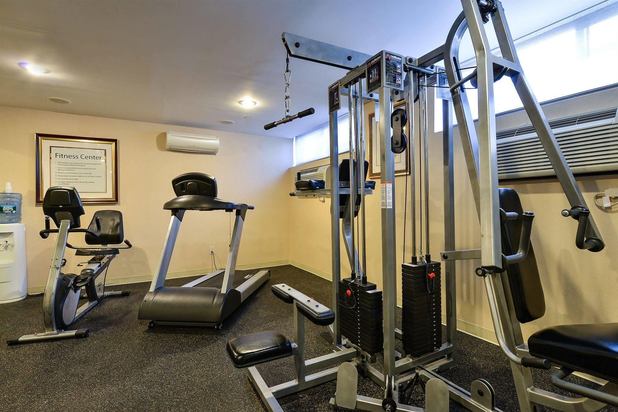 Holiday Inn Express Staten Island West, An Ihg Hotel New York Exteriör bild