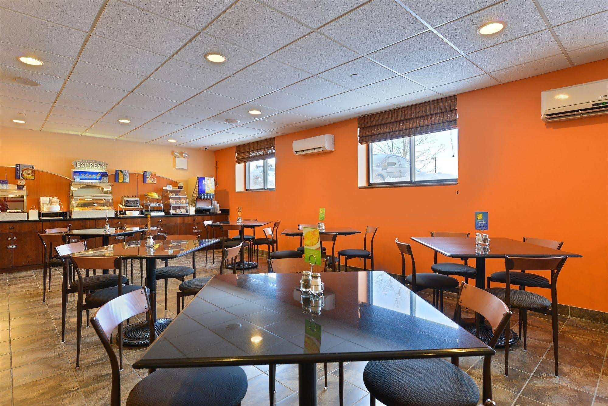 Holiday Inn Express Staten Island West, An Ihg Hotel New York Exteriör bild