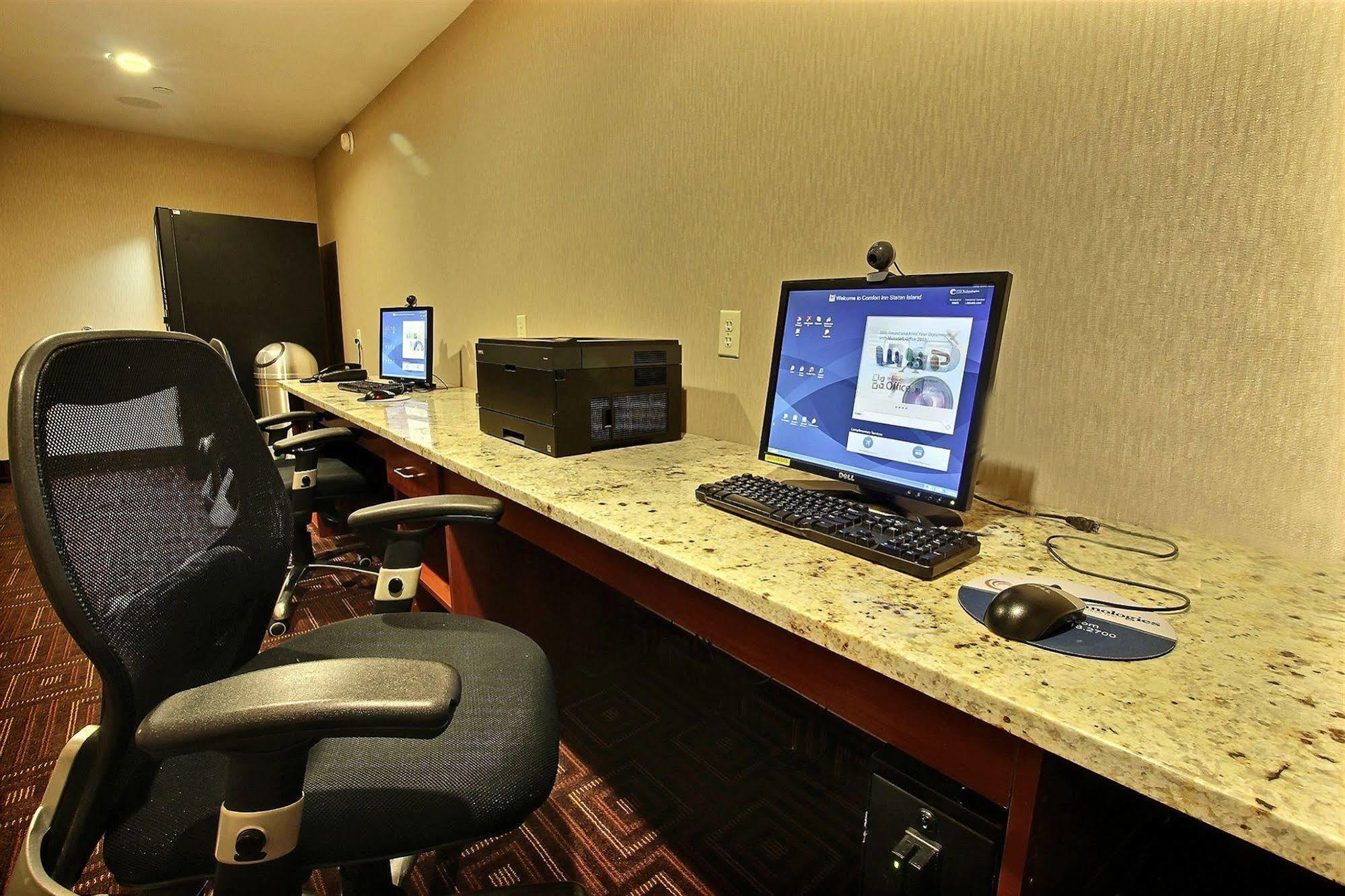 Holiday Inn Express Staten Island West, An Ihg Hotel New York Exteriör bild