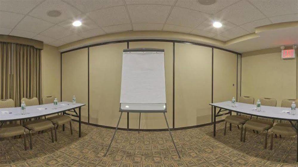 Holiday Inn Express Staten Island West, An Ihg Hotel New York Exteriör bild